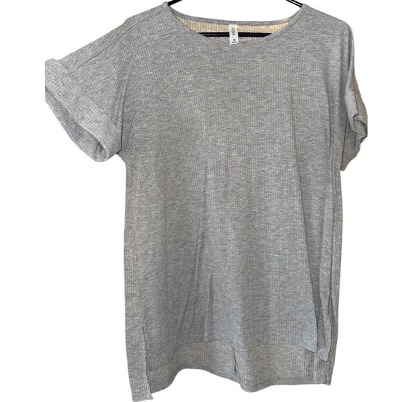Women's Gray Zenana Crew Neck Ribbed Cuffed Short Sleeve Shirt Size Medium - Picture 1 of 2